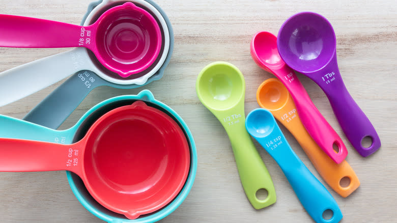 Measuring cups and spoons