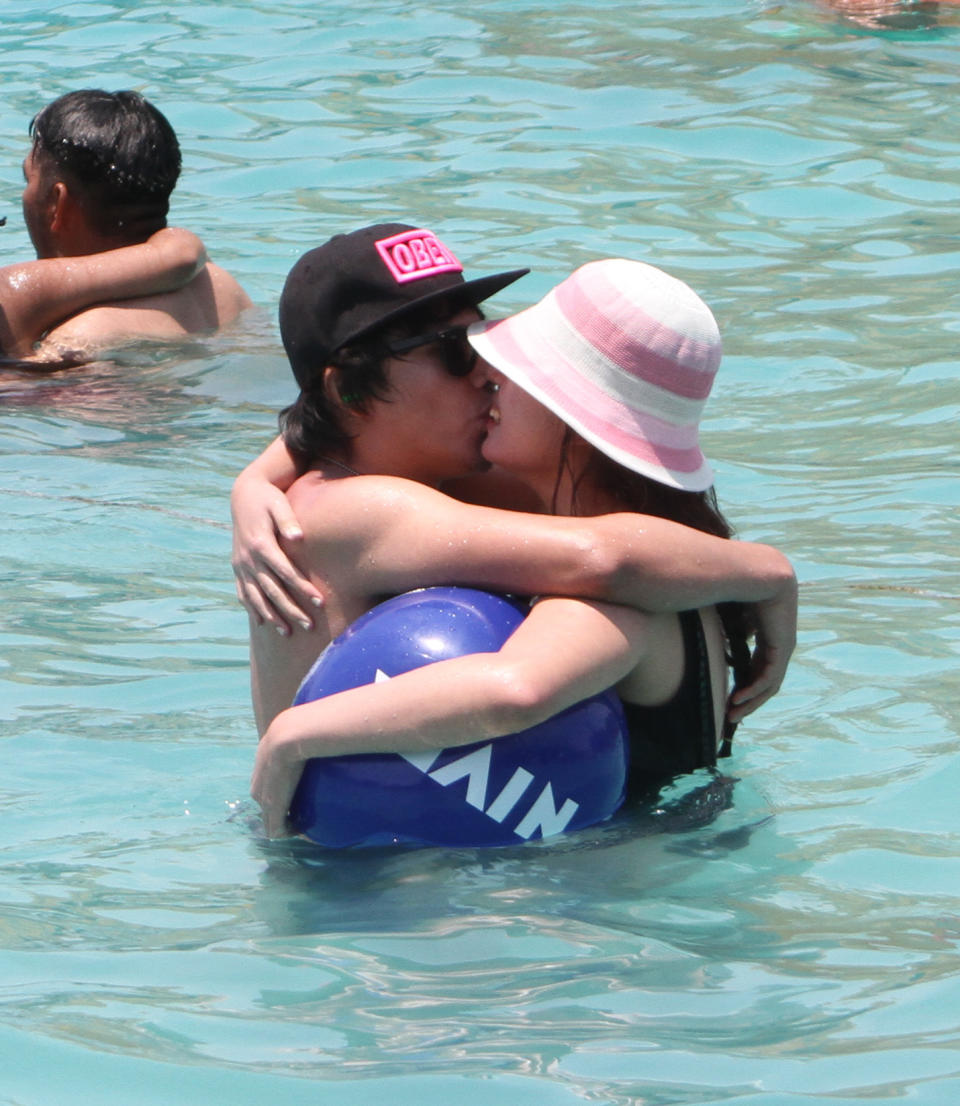 <p>CIUDAD, DE MÉXICO, 13ABRIL2017.- El día de hoy se conmemora el Día Internacional del Beso. La fecha surgió por el beso más largo de la historia, en el año 2011, que duró 58 horas continuas y que fue protagonizado por una pareja tailandesa durante un concurso.<br> FOTO: ANTONIO CRUZ /CUARTOSCURO.COM </p>