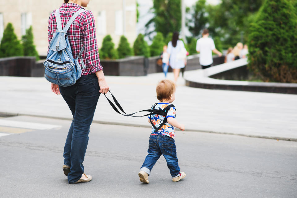 What happens when a parent puts their child on a leash? Experts say the practice may teach kids they're untrustworthy. (Photo: Getty Creative)