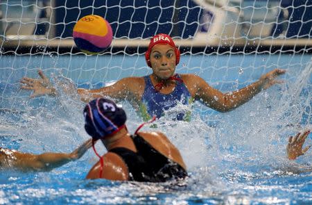 2016 Rio Olympics - Water Polo - Quarterfinal - Women's Quarterfinal Brazil v USA - Olympic Aquatics Stadium - Rio de Janeiro, Brazil - 15/08/2016. Melissa Seidemann (USA) of USA scores a goal as Goalkeeper Victoria Chamorro (BRA) of Brazil looks on. REUTERS/Sergio Moraes