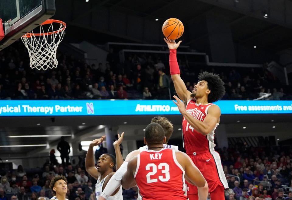 Ohio State's Justice Sueing scores against Northwestern.