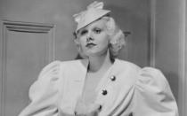 Sie wurde "The Blonde Bombshell" genannt: Jean Harlow, die Urmutter der Leinwand-Sexbomben. Doch die Schauspielerin wurde nur 26 Jahre alt. Während der Dreharbeiten zu "Saratoga" 1937 verstarb sie plötzlich an den Folgen von Nierenversagen. (Bild: Evening Standard/Hulton Archive/Getty Imagesx)