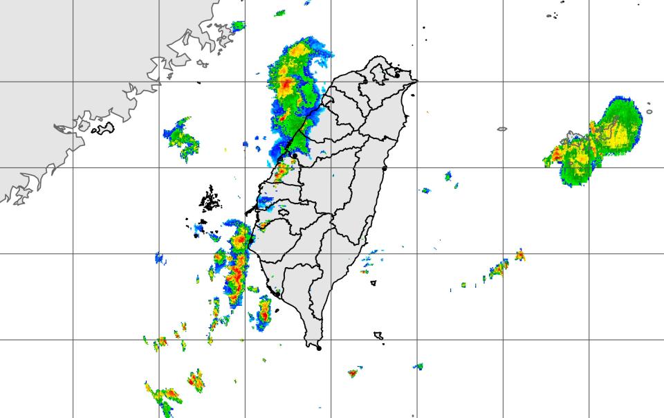 今天午後雷陣雨較明顯，其中在宜蘭、花蓮、大臺北地區及各地山區容易有短延時強降雨及局部大雨發生。（圖：氣象署網站）