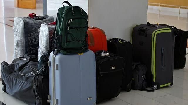 原PO近日發現，大行李箱的價格直飆5萬元。（示意圖／翻攝自pixabay）