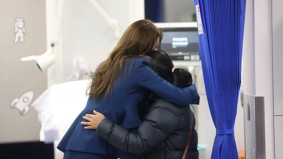 Kate Middleton hugs parent during visit to Evelina London