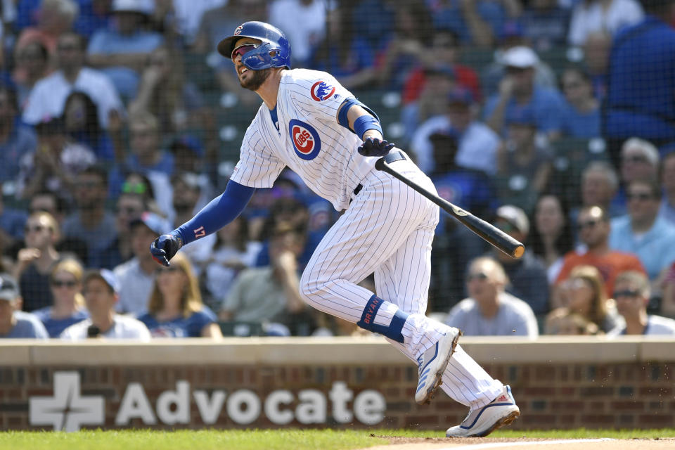 ARCHIVO - En esta foto de archivo del 15 de septiembre de 2019, Kris Bryant, de los Cachorros de Chicago, corre tras conectar un jonrón de tres carreras ante los Piratas de Pittsburgh (AP Foto/Paul Beaty, archivo)