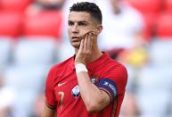 Au Backe! Ja, auch Promis sind nicht davor gefeit, Spitznamen zu bekommen. Die Galerie enthüllt die schönsten und fiesesten Beispiele - denn nur selten sind jene ein Grund zur Freude - wie auch Cristiano Ronaldo weiß ... (Bild: Alex Grimm - UEFA/UEFA via Getty Images)