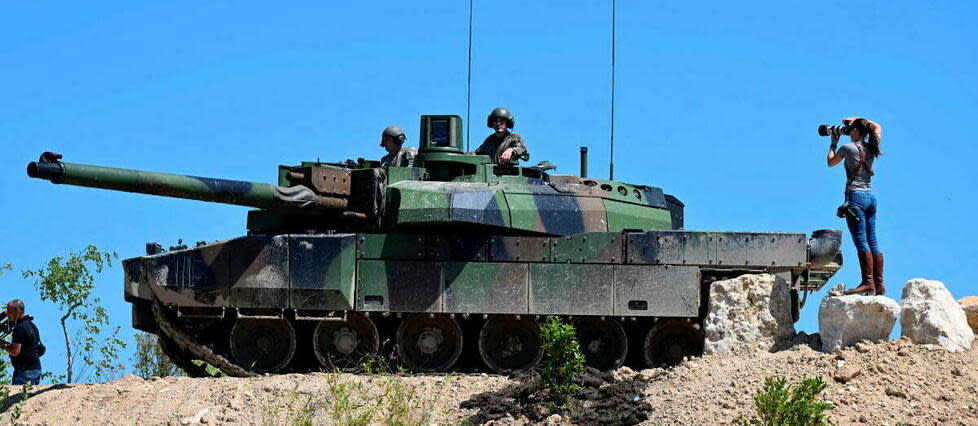 La France utilise dans son arsenal militaire des véhicules blindés de type char Leclerc.  - Credit:EMMANUEL DUNAND / AFP