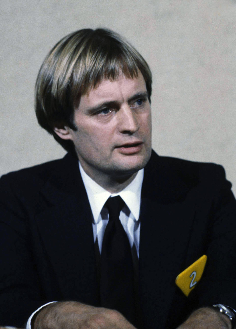 FILE - Actor David McCallum is shown on Nov. 23, 1982. McCallum, who became a teen heartthrob in the hit series "The Man From U.N.C.L.E." in the 1960s and was the eccentric medical examiner in the popular "NCIS" 40 years later, died on Monday, Sept. 25, 2023. He was 90. He died of natural causes surrounded by family at New York Presbyterian Hospital, CBS said in a statement. (AP Photo/Richard Drew, File)