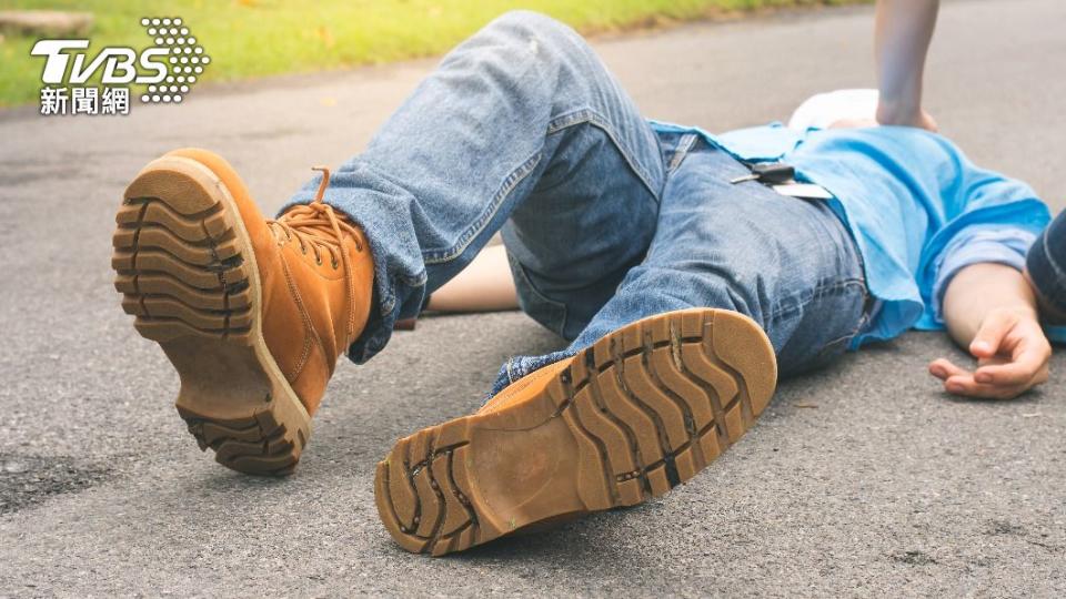 男子應聲倒地後當場身亡。（示意圖／shutterstock 達志影像）