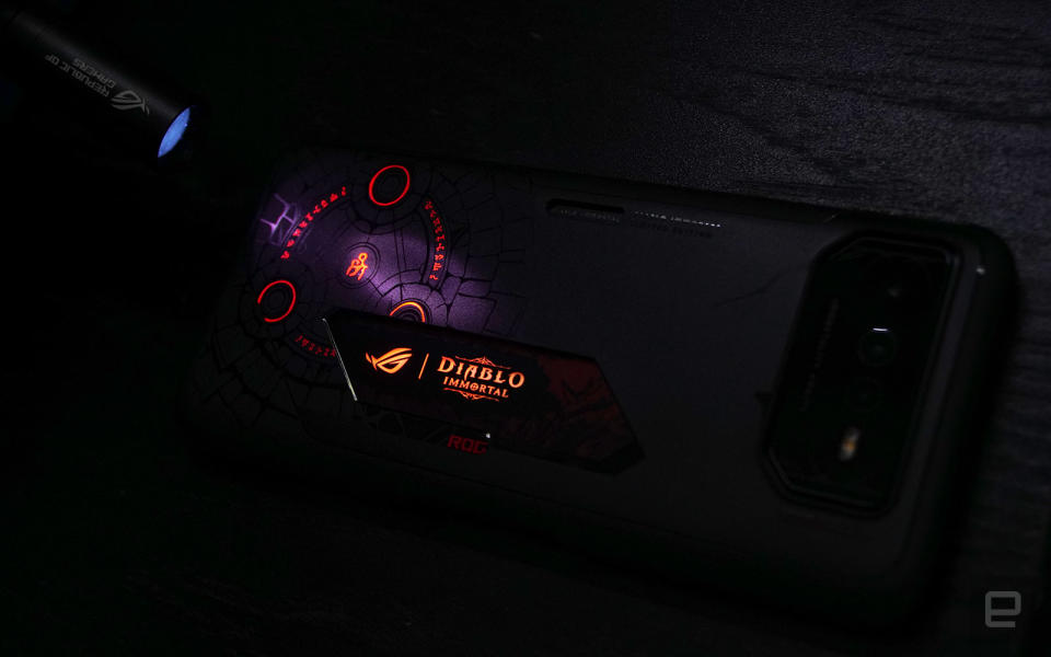 <p>ROG Phone 6 Diablo Immortal Edition</p> 