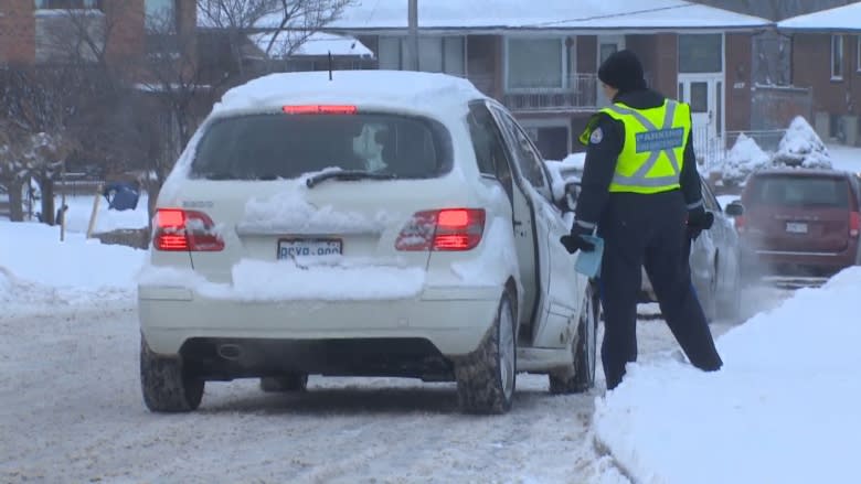 Toronto police to examine SUV, seek witnesses after girl pinned between 2 vehicles dies