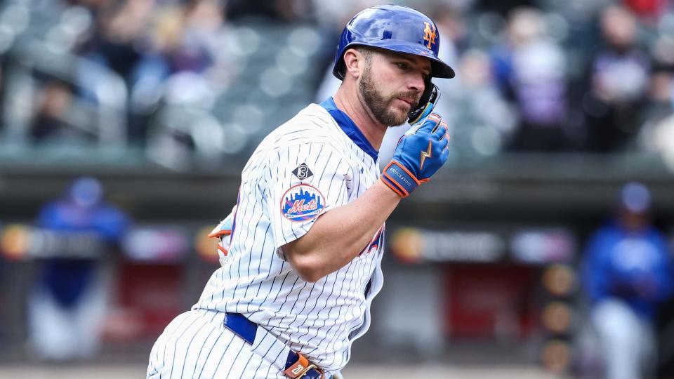 New York Mets first baseman Pete Alonso (20) hits a solo home run in the third inning against the Kansas City Royals at Citi Field