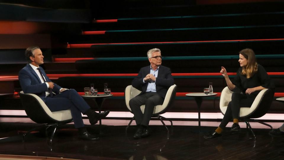 Markus Lanz wurde neben Politiker Thomas de Maizière und Klimaaktivistin Luisa Neubauer (von links) selbst zum Diskussionsteilnehmer. (Bild: ZDF / Cornelia Lehmann)