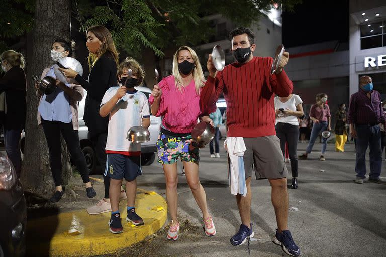 Protesta frente a la Quinta Presidencial de Olivos