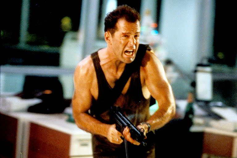 Bruce Willis como John McClane en Duro de Matar, quizá su personaje más icónico