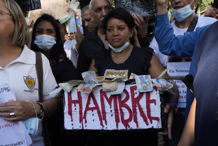 Se viven momentos de tensión en Venezuela (AP Foto/Ariana Cubillos)