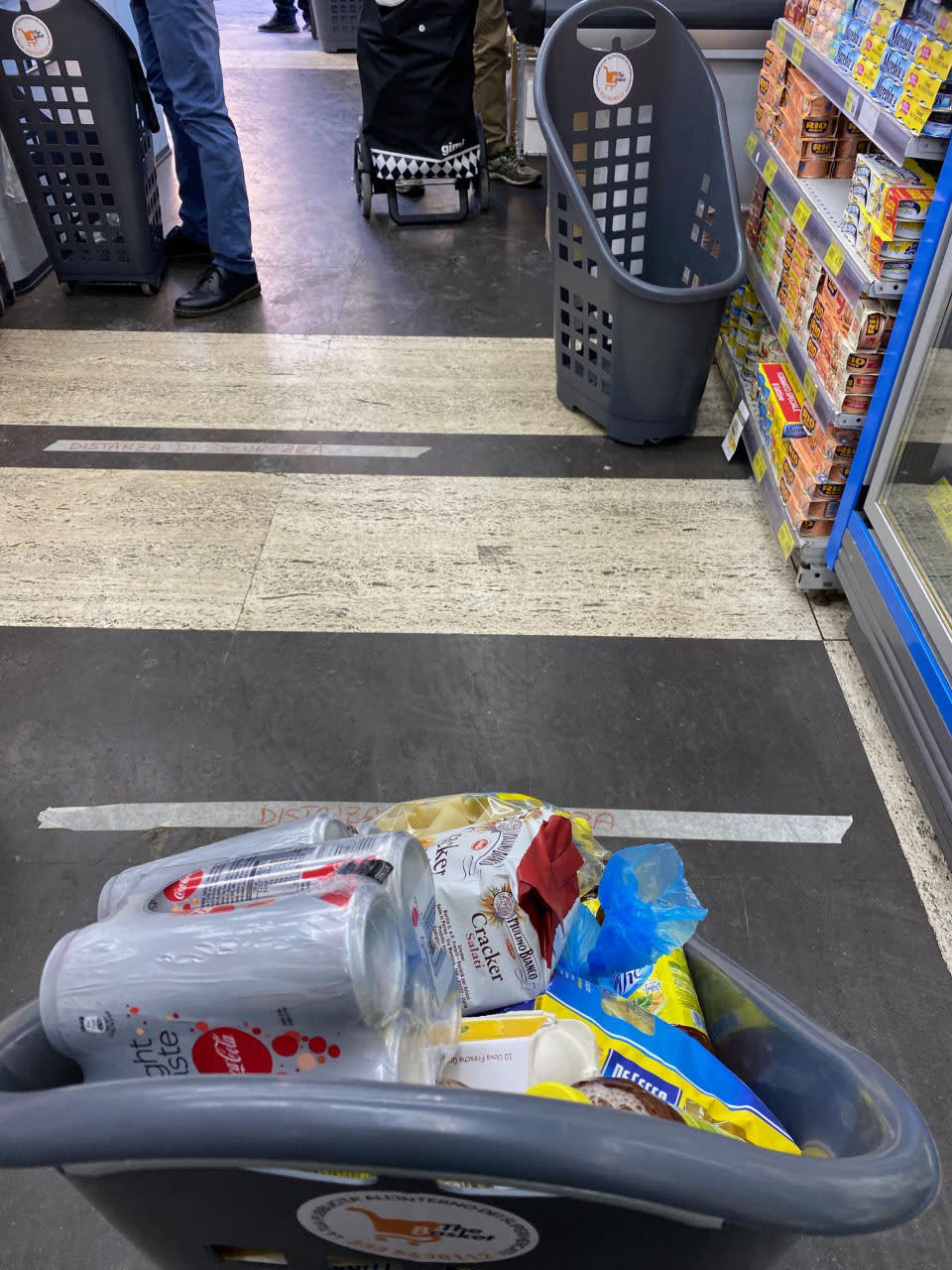 <div class="inline-image__caption"><p>Tape on the floor of the supermarket marks a safe distance between shoppers.</p></div> <div class="inline-image__credit">Barbie Nadeau/The Daily Beast</div>