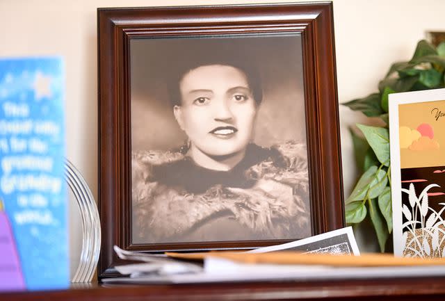 <p>Jonathan Newton/The Washington Post via Getty</p> A photo of Henrietta Lacks sits in the living room of her grandson in Baltimore, MD.