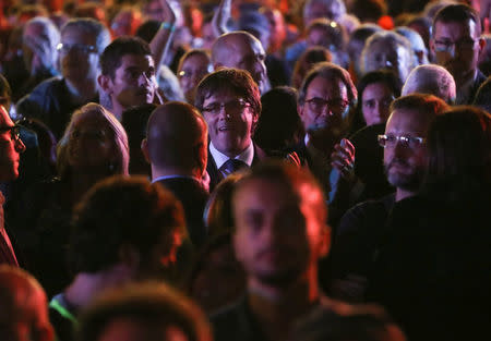 Catalan regional president Carles Puigdemont (C) is followed by his predecessor Artur Mas as they arrive at a closing rally in favour of the banned October 1 independence referendum in Barcelona, Spain, September 29, 2017. REUTERS/Susana Vera