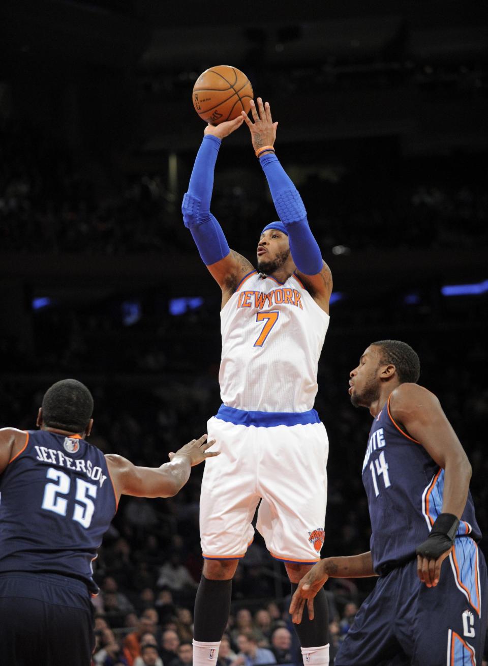New York Knicks' Carmelo Anthony (7) puts up a shot between Charlotte Bobcats' Al Jefferson, left, and Michael Kidd-Gilchrist, right, during the first quarter of an NBA basketball game, Friday, Jan. 24, 2014, at Madison Square Garden in New York. Anthony scored 62 points as the Knicks defeated the Bobcats 125-96. (AP Photo/Bill Kostroun)