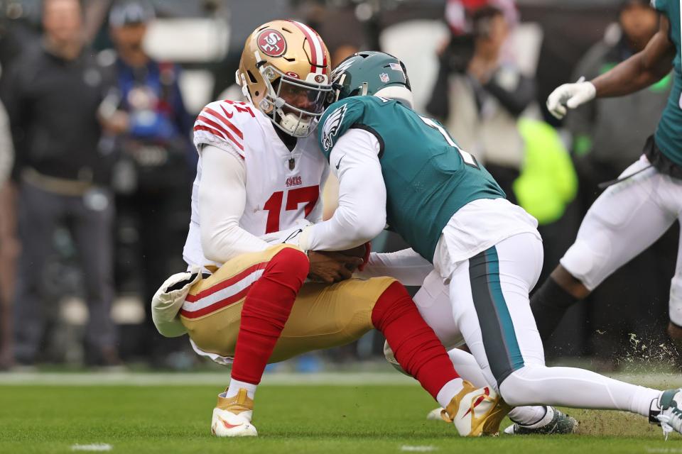 NFC championship game: Philadelphia Eagles linebacker Haason Reddick (7) sacks San Francisco 49ers quarterback Josh Johnson (17) during the first quarter.