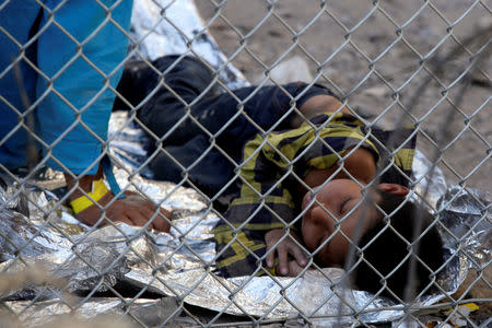 Central American migrants are seen inside an enclosure where they are being held by U.S. Customs and Border Protection (CBP), after crossing the border between Mexico and the United States illegally and turning themselves in to request asylum, in El Paso, Texas, March 28, 2019. REUTERS/Jose Luis Gonzalez