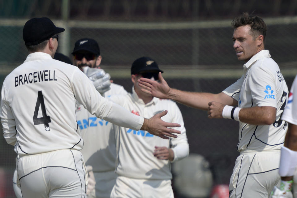 New Zealand's Tim Southee, right, celebrates with teammates after the dismissal of Pakistan's Saud Shakeel during the first day of first test cricket match between Pakistan and New Zealand, in Karachi, Pakistan, Monday, Dec. 26, 2022. (AP Photo/Fareed Khan)