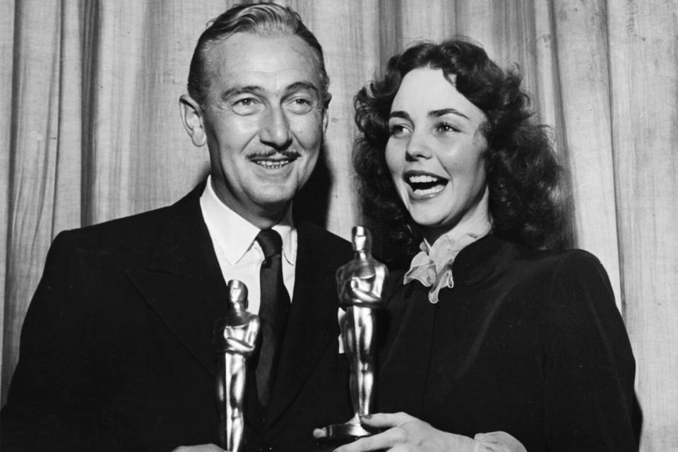 Actor Paul Lukas holding his Best Actor award for the film 'Watch on the Rhine' with actress Jennifer Jones holding her Best Actress award for the film 'The Song of Bernadette', at the 16th Academy Awards, Hollywood, CA, March 2nd 1944. (Photo by Archive Photos/Getty Images)