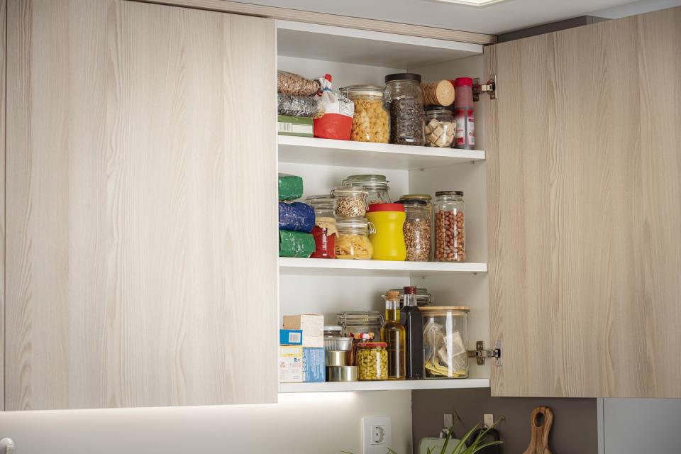 how to organize kitchen cabinets similar items