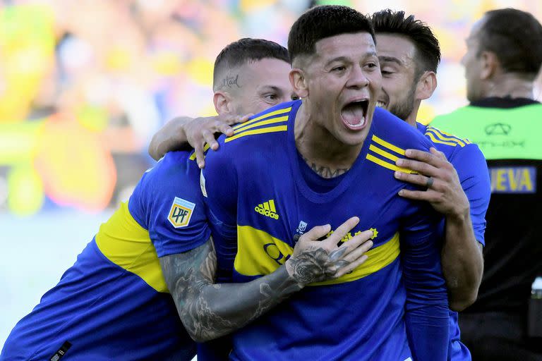 Marcos Rojo grita el gol con el que Boca comenzó a ganar el partido