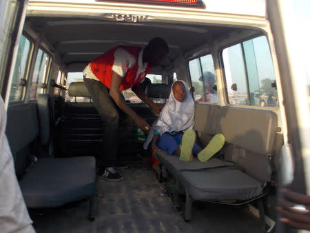 An injured girl is being evacuated into an ambulance by a rescue worker after two male suicide bombers detonated the bombs at a market near Muna Garage Maiduguri, Nigeria January 17, 2018. REUTERS/Stringer