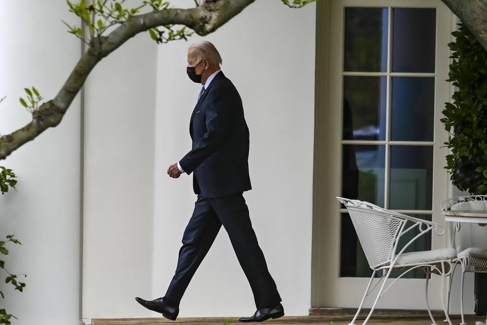 El presidente Joe Biden se retira de la Casa Blanca, camino a Portland, Oregón, en Washington, el 21 de abril de 2022. (Kenny Holston/The New York Times)