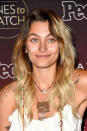 <p>Paris Jackson ist eine Verfechterin der “Body Positivity”-Bewegung und hat bekanntlich kein Problem damit, ihre Achselhaare, Dehnungsstreifen oder eben ihr ungeschminktes Gesicht zu zeigen. Auch vor dem roten Teppich macht ihre positive Einstellung keinen Halt. (Bild: Getty Images) </p>