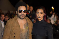 <p>Sur le tapis rouge des NRJ Music Awards 2014, Shy’m, au bras de Lenny Kravitz, choque une nouvelle fois avec sa bouche noire et son anneau de nez signé Givenchy. Crédit photo : Getty Images </p>