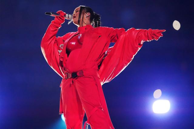 Rihanna's Fenty Beauty Touch-Up at Super Bowl Halftime Show Earns $5M – WWD