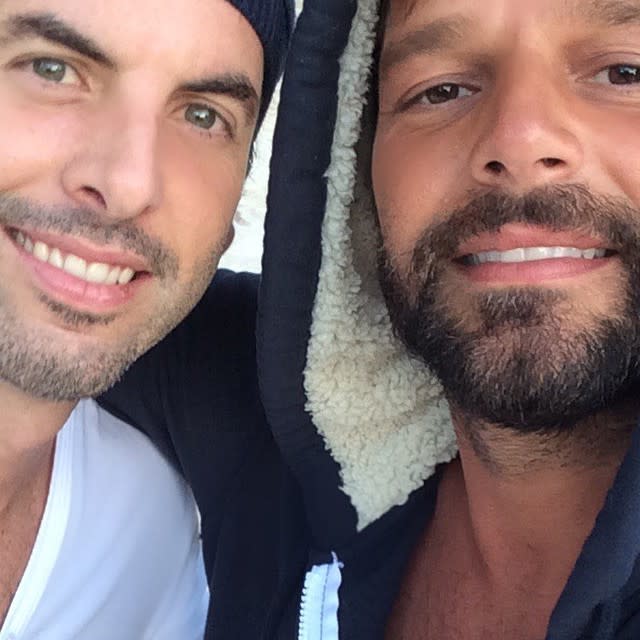 Ricky Martin e Carlos González Abella: o cantor de “Livin’ La Vida Loca” assumiu publicamente a sua homossexualidade em 2010. Em 2013, ele anunciou o fim de seu relacionamento de três anos com o empresário Carlos González Abella. Em abril deste ano, Ricky declarou seu namoro com o artista plástico Jwan Yosef, durante passagem em um evento beneficente, em São Paulo. (Reprodução/ Instagram)