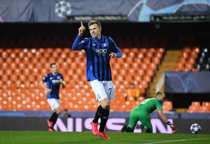 Josip Ilicic celebra su cuarto gol en el triunfpo de Atalanta sobre Valencia por Liga de Campeones