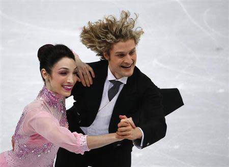 Meryl Davis (L) and Charlie White of the U.S. compete during the figure skating ice dance short dance program at the Sochi 2014 Winter Olympics, February 16, 2014. REUTERS/David Gray