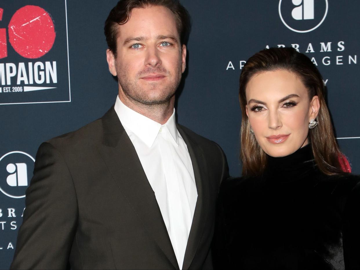 <p>Armie Hammer y Elizabeth Chambers asisten a la 13a Gala Anual de Go Campaign en NeueHouse Hollywood el 16 de noviembre de 2019 en Los Angeles, California. </p> (Foto de David Livingston / Getty Images)