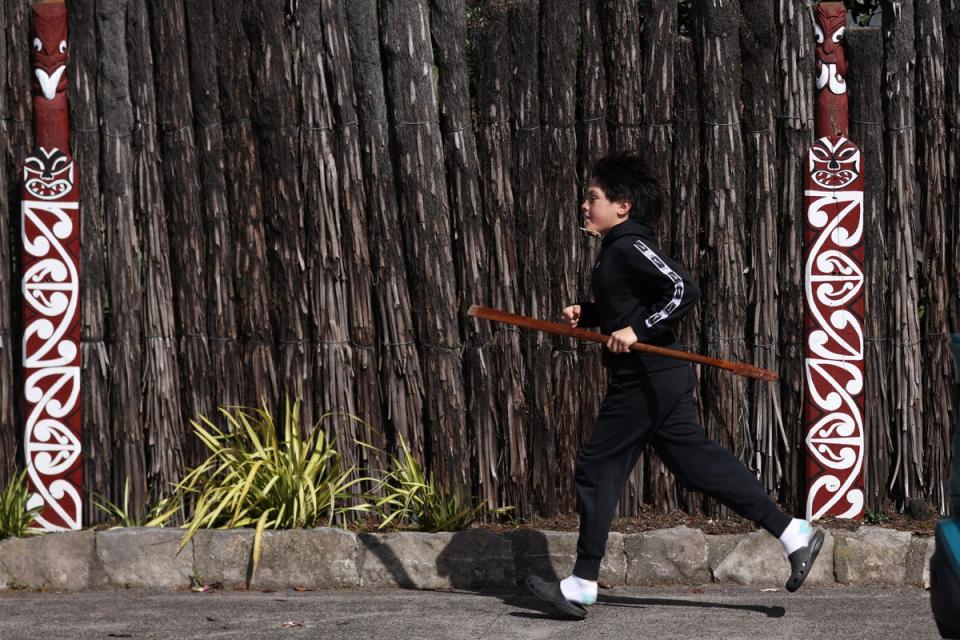 Mourners arrive at the Turangawaewae Marae in Hamilton, New Zealand (Getty Images)