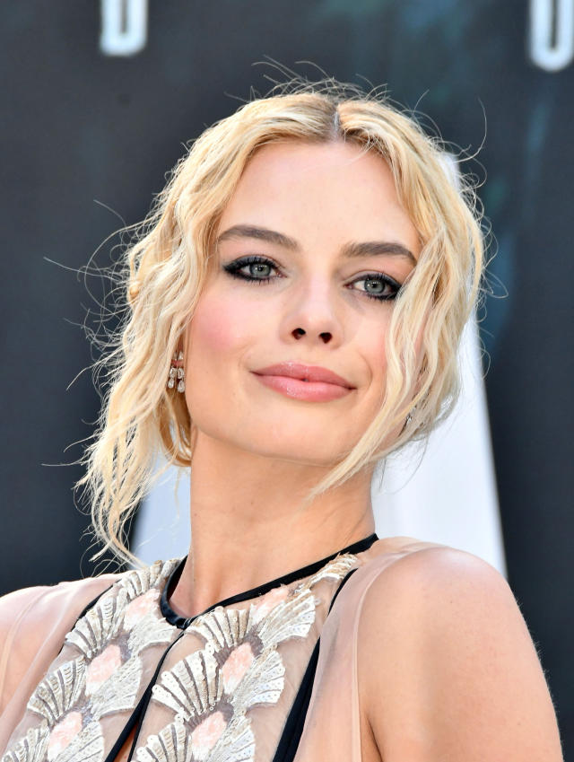 Margot Robbie, Jennifer Lawrence: Red carpet nip slips