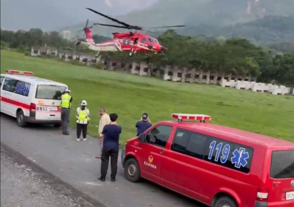 空勤總隊出動花蓮駐地直升機，執行相關救援行動。（翻攝畫面）
