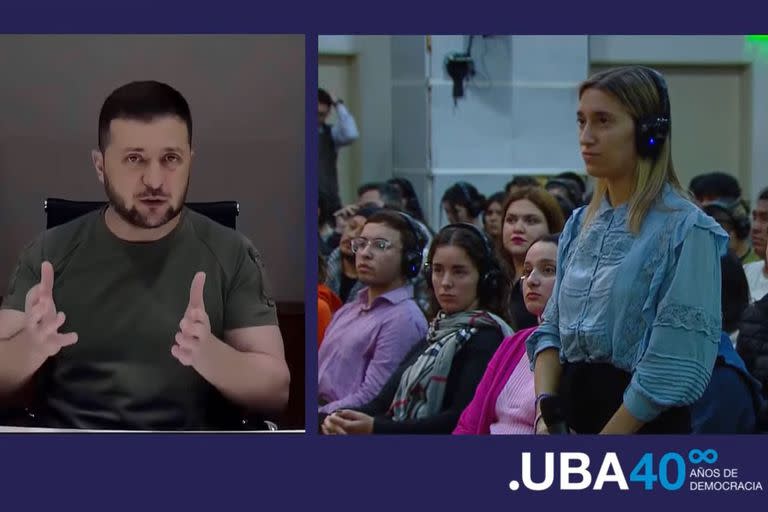 El presidente ucraniano, Volodimir Zelensky, por videoconferencia, durante la charla con alumnos de la UBA