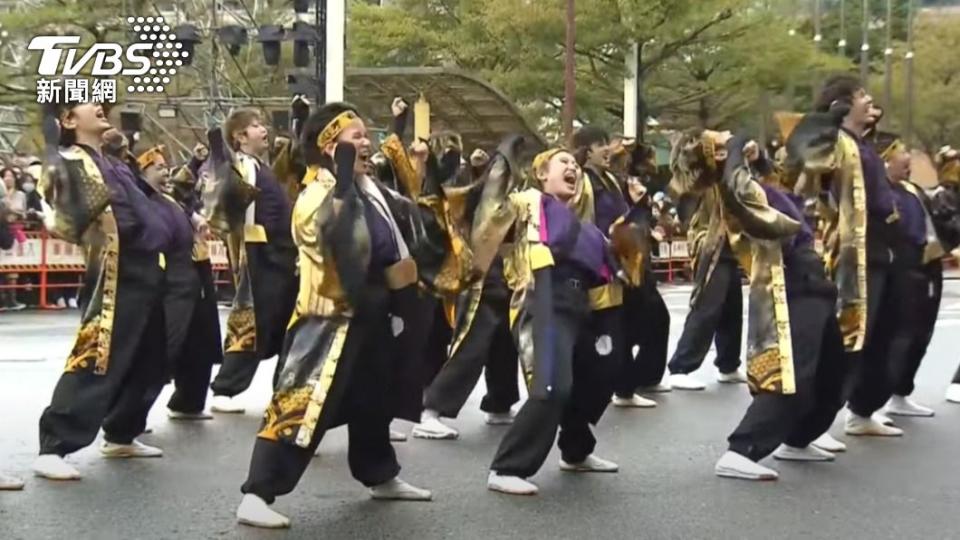 台灣燈會踩街活動下午舉行，除國內團體，也找來日韓團體助陣。（圖／TVBS）