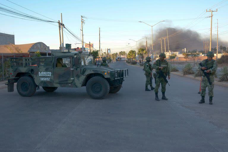 Miembros de la Guardia Nacional patrullan las calles en Culiacán, Sinaloa. El narcotráfico y la inseguridad han sido problemas sin solución durante el gobierno de AMLO 