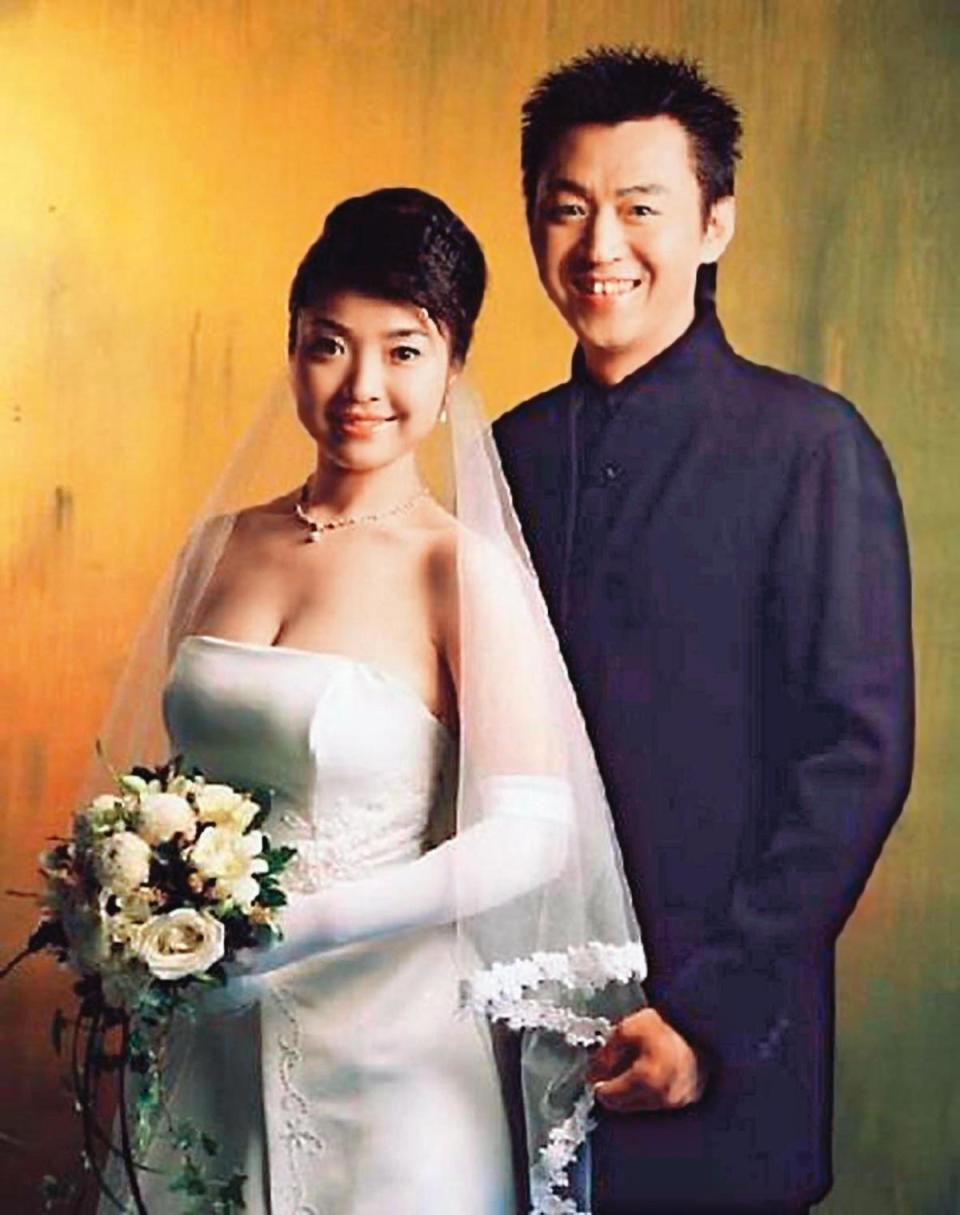 當初庹宗華（右）與陳思（左）甜蜜結婚，不過女方與黃平洋傳出緋聞，後來兩人離異。（翻攝自國際線上）