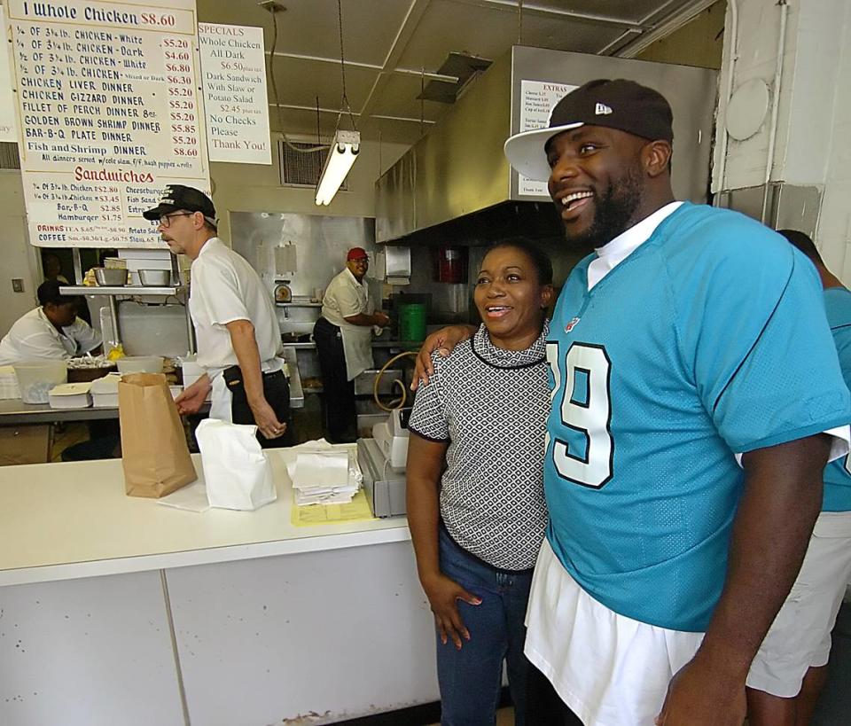 Donnis Kimble, left, smiles along with Carolina Panthers defensive tackle Brentson Buckner, right, on Tuesday Aug. 30, 2005 at Price’s Chicken Coop in Charlotte, N.C.