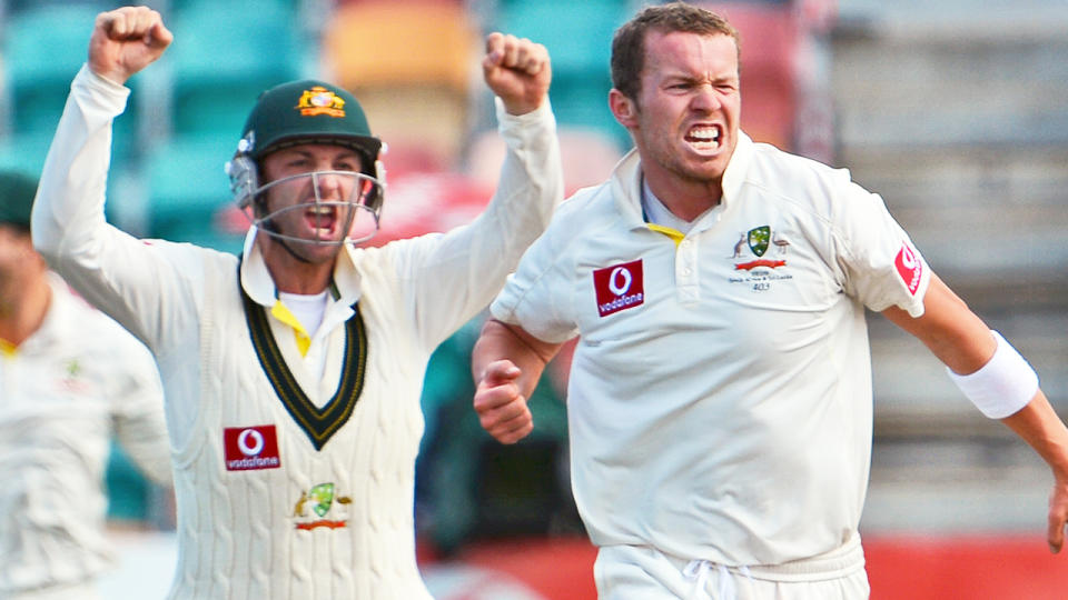 Peter Siddle (R) and Phillip Hughes, pictured here during a Test in 2012.