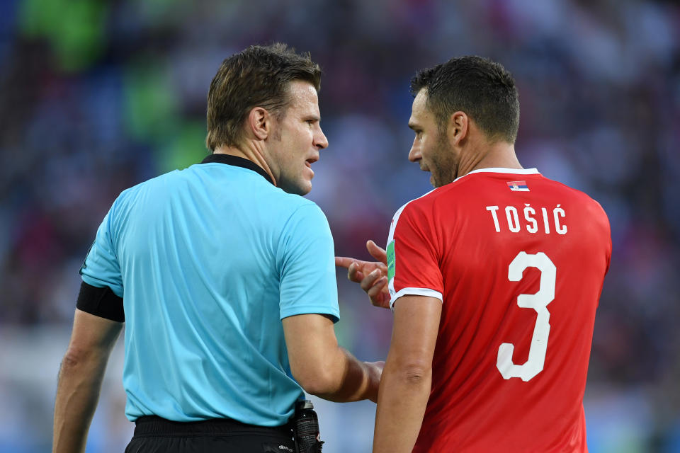 Felix Brych beim WM-Spiel Serbien gegen die Schweiz (Bild: Getty Images)